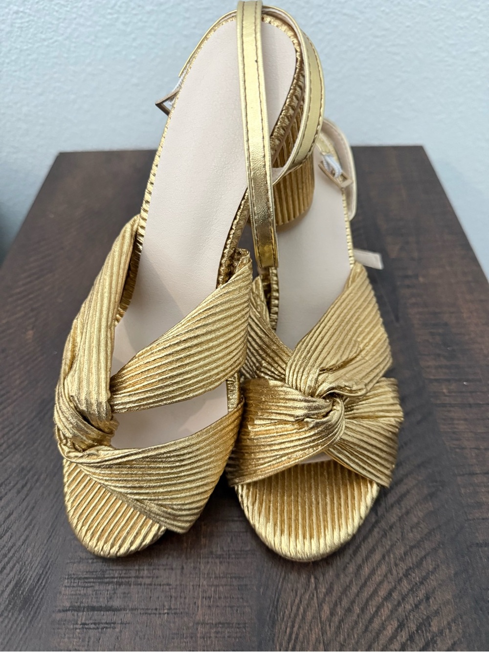 SACFOF Gold Metallic Pleated Block Heel Sandals EU 39 New